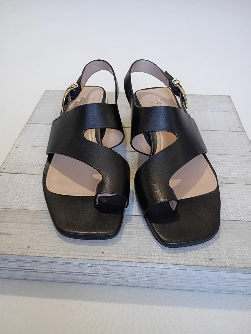 27 EDIT Audra Black Leather Slingback Block Heel Sandals Gold Buckle Size 5.5